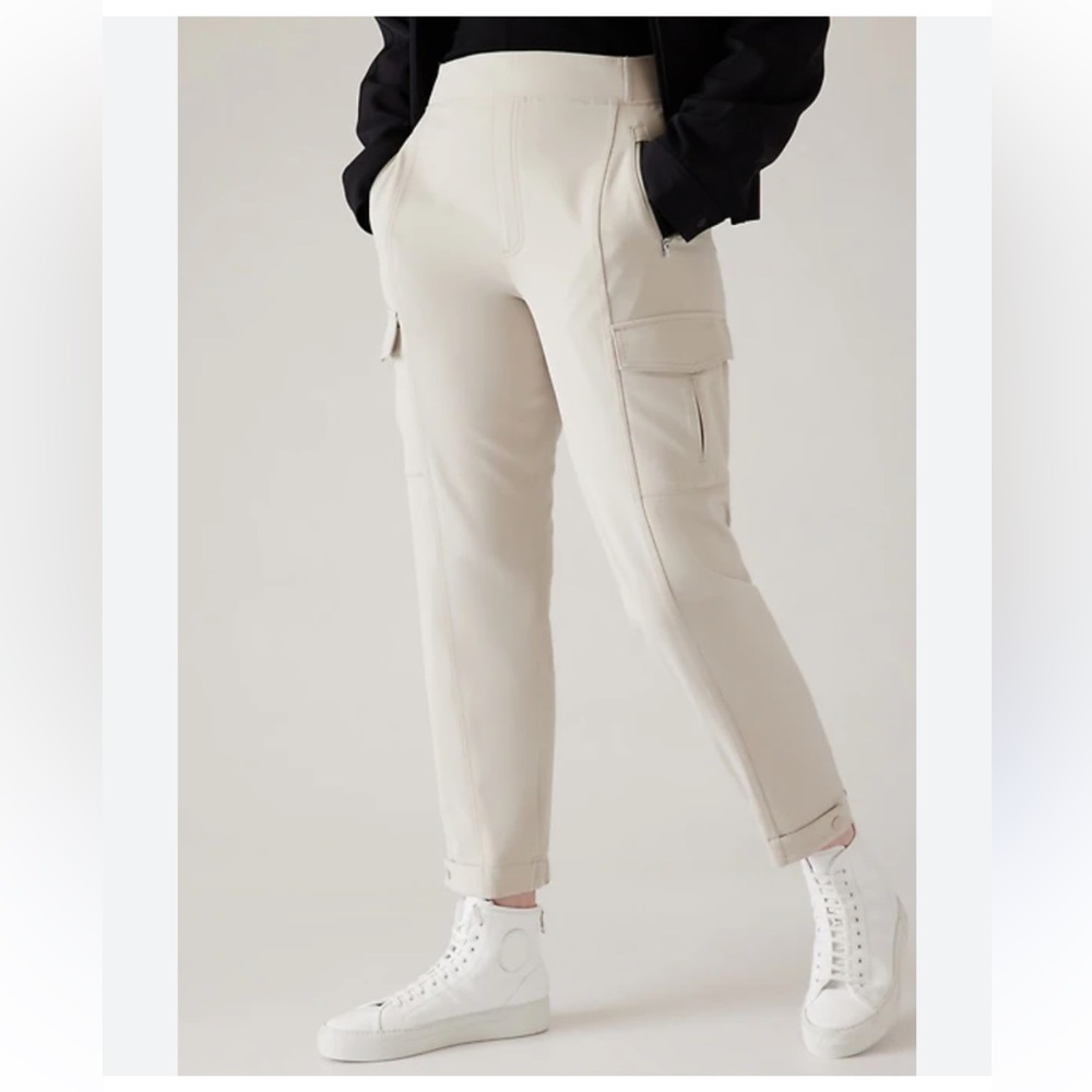 Athleta Endless High Rise Cream Cargo Pants Women’s Size 8